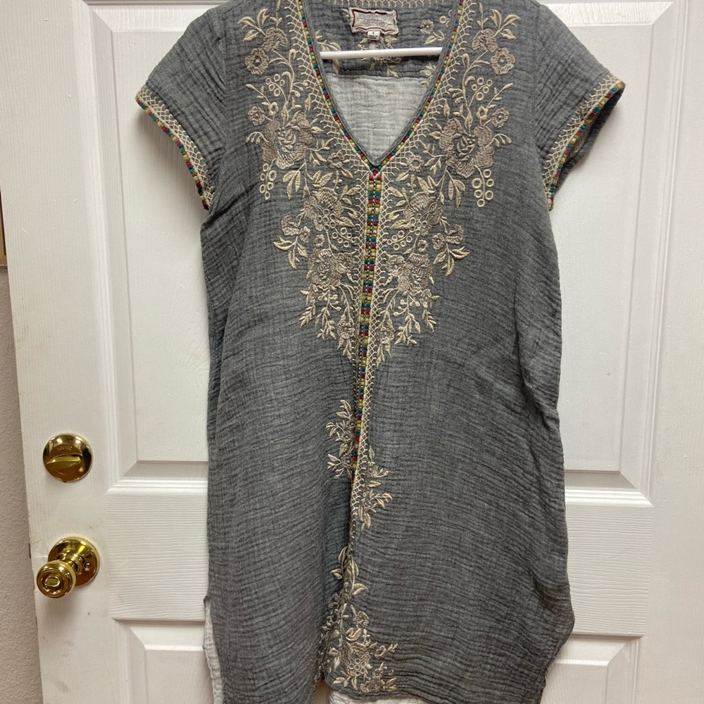 EUC Johnny Was Embroidered Mid-length Dress Sz Sm, Grey/Beige W/colorful Details